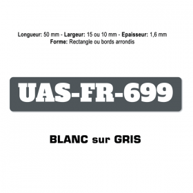 Plaquette numéro enregistrement drone blanc sur gris