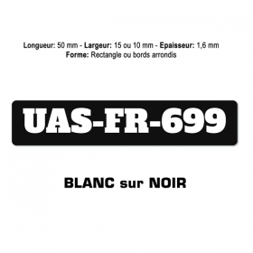 Plaquette numéro enregistrement drone blanc sur noir