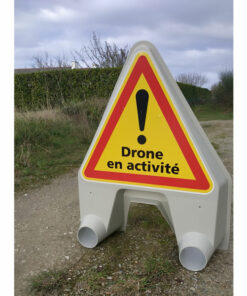 Panneau Mistral pour opérations de drones sur un chemin