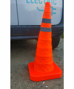 Cône pliant déployé sur le terrain