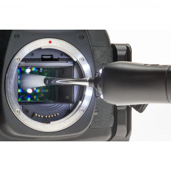 Nettoyage d'un capteur numérique avec un pinceau rotatif à poils doux avec 4 leds