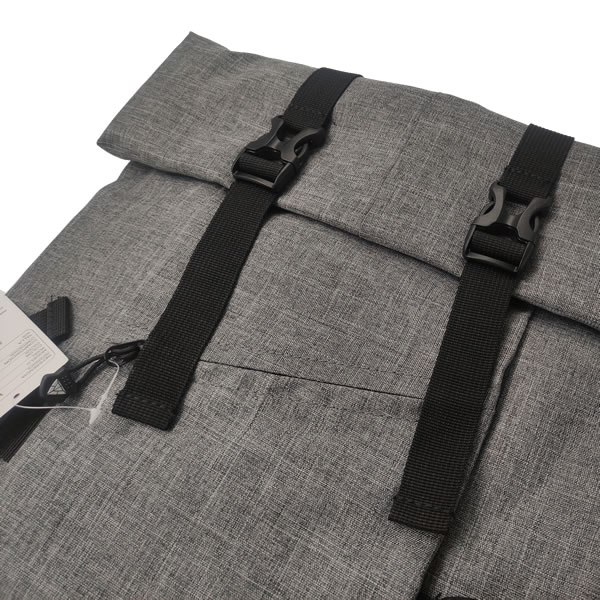 Rabat du sac à dos fermé