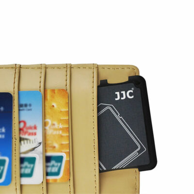 étui type carte de crédit pour stocker 4 cartes MicroSD + 2 cartes SD