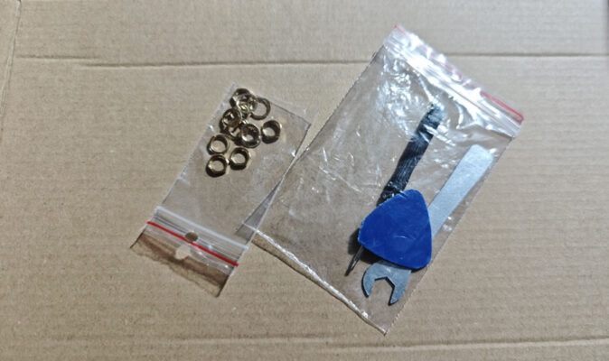 Outils fournis pour le démontage de la DJI RC2